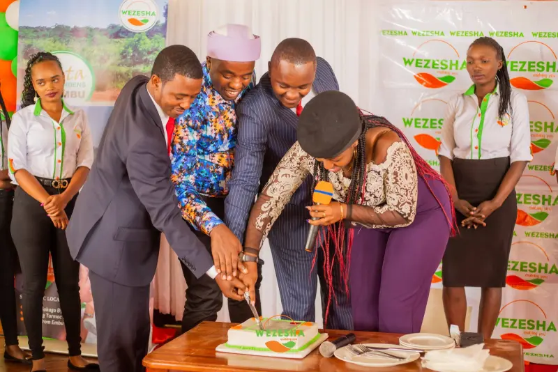 Cake cutting at a Wezesha event